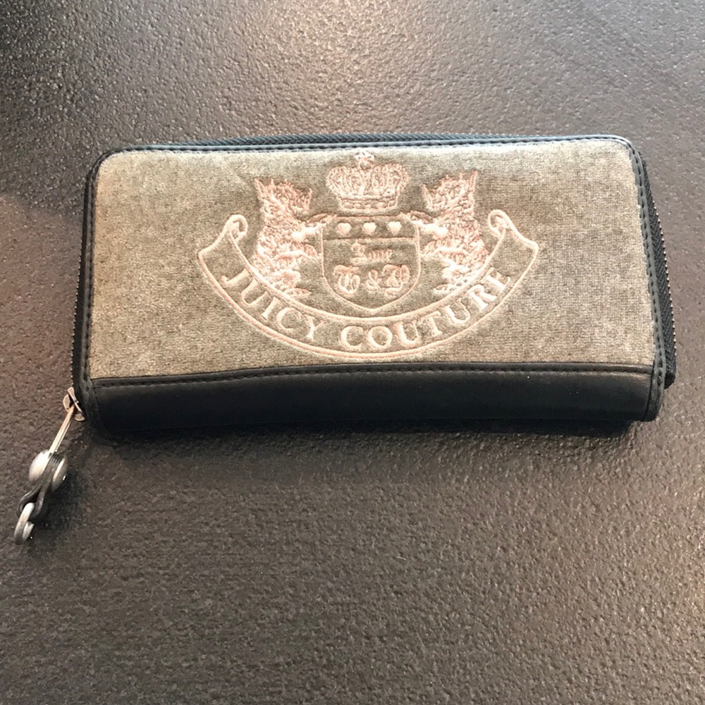 Juicy Couture Wallet 💗 great condition! $20